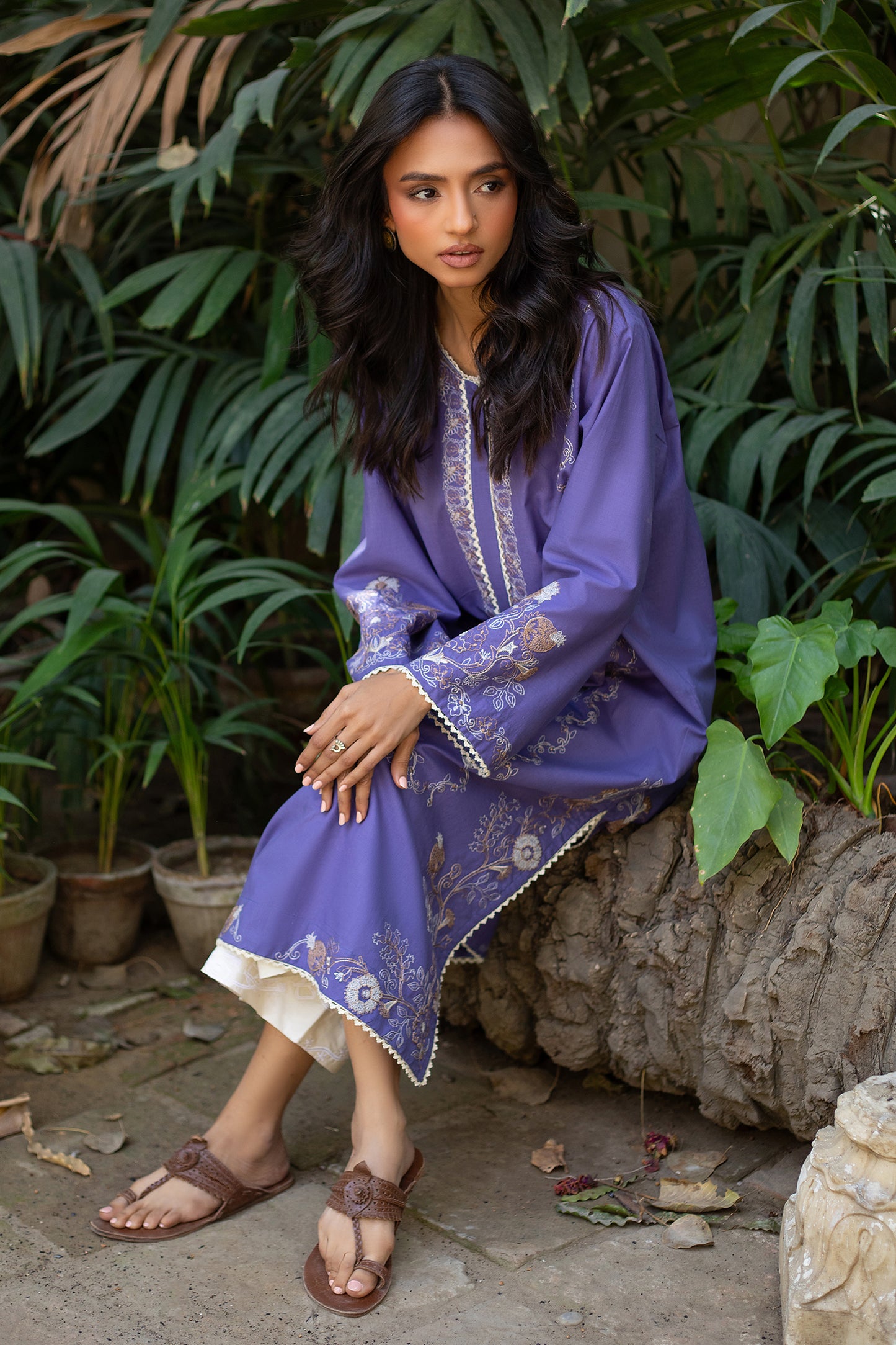 VIOLET EMBROIDERED KURTA