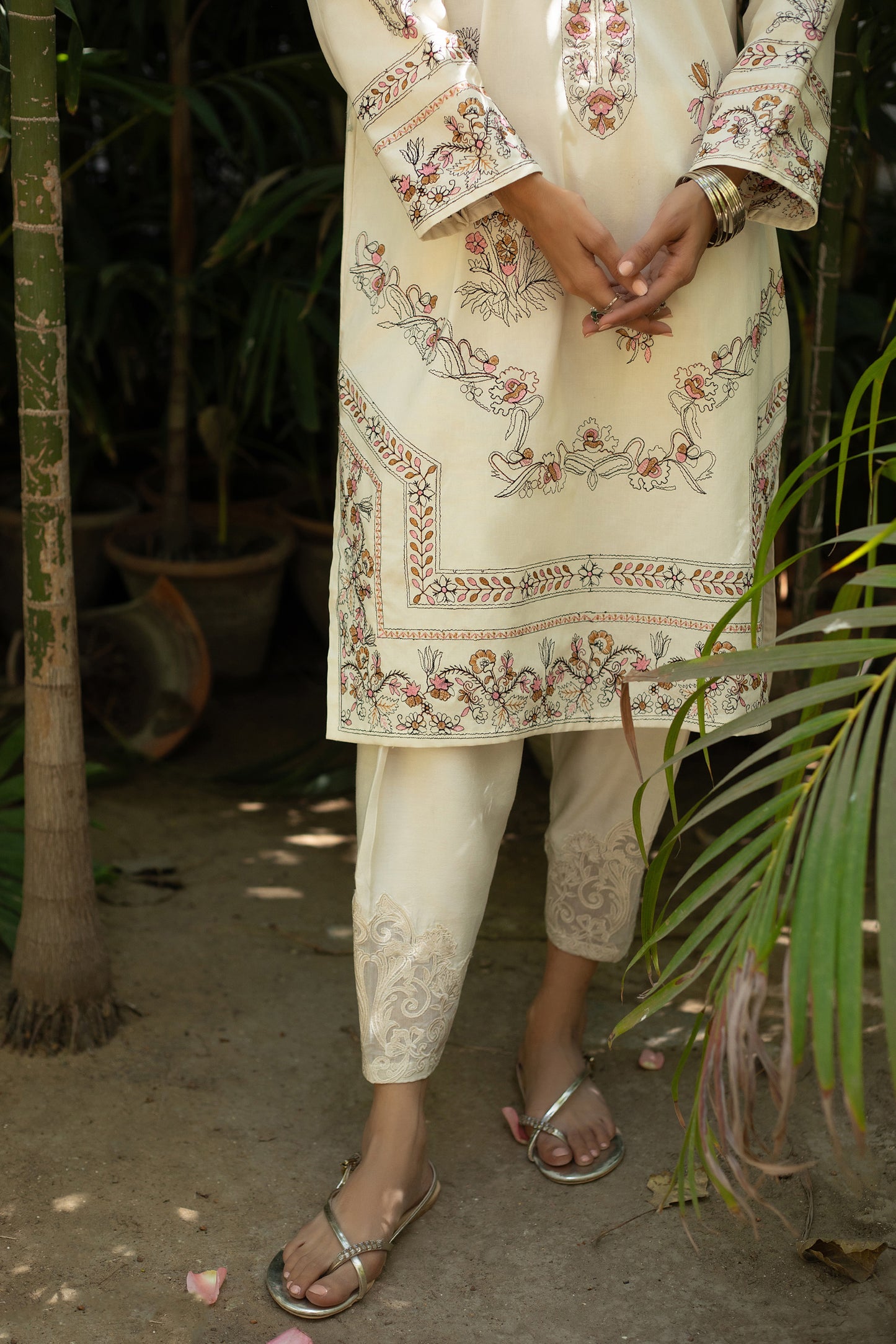 OFF-WHITE EMBROIDERED KURTA